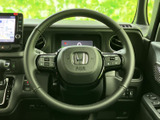 握りやすいステアリングは、運転操作をスムーズにします。オーディオや通話機能の操作もステアリング上から可能で、安全運転をサポートします。