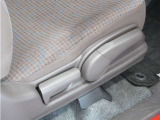 ◆シートハイトアジャスター◆運転席を上下に高さ調節ができます!運転ポジションを体格に合わせてシート調整できます。