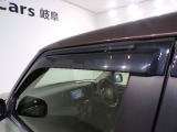 ★ドアバイザー★雨天時に窓を開けても濡れにくく車内に雨が入り込むのを防ぎながら換気ができます(^^♪