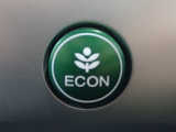 エンジン、エアコンなどを制御し低燃費な『ECONモード』に、また走りを楽しみたいとき、空調など快適性を重視したいときにはスイッチOFFで通常モードに切り替えができます!