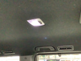 オプションでLEDルームランプになっています。