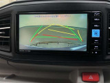 【バックガイドモニター】後方の映像をナビ画面に表示するだけでなく、ステアリング操作に連動して動くガイド線も同時に表示!予想進路の確認をしながら後退できるので便利です!