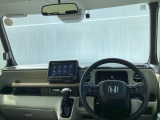 ワイドな視界で運転もしやすくなるように、設計されています。