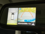 後方の状況を安全に確認できるバックモニター。狭い場所での駐車も安心です。安全運転をサポートする頼もしい機能です。