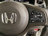 ハンドルにHondaセンシング系のクルーズコントロールやレーンキープアシストなどの操作スイッチが装備されています。ハンドルから手を離さず安全に操作できます。