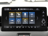 ★メニュー画面★車両設定・ナビ設定はこちらの画面から。シンプルな表示で目的の項目までスムーズにたどり着けます。また、交通情報も表示することができますのでドライブに役立ちます!
