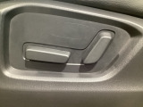こちらのグレードは助手席にもパワーシートを装備しております!運転席同様お好みで調整が可能です!