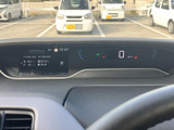 視認性の高いメーター類は、運転に必要な情報を的確に伝えます。運転状況を把握しやすく、安全運転をサポートします。
