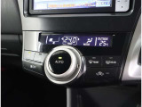 オートエアコンで車内の温度管理も自動調整で行ないますのでらくらくです!安心して運転に集中できます!!