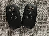 スマートキーを装備しています☆カギをカバンやポケットに入れて頂いた状態でドアロックの開閉やエンジンスタートをして頂けますよ!とても便利な装備です!