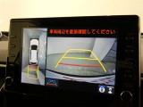 【パノラミックビュー】・・・車両の前後左右に搭載した4つのカメラにより、クルマを真上から見ているような映像を表示。運転席から確認しにくい車両周囲の状況を把握できます。
