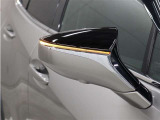 サイドターンランプ付きドアミラー。車両のドレスアップと右左折時の被視認性を兼ね備えたお洒落なミラーです。