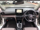 シンプルながら機能性溢れる運転席廻りです。視界性もよく、運転しやすいですよ。