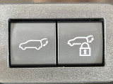 【パワーバックドア】スマートキーや運転席のボタンを押すだけでリアゲートが自動で開閉します!荷物を持っている時や、高い位置にあるバックドアを閉める際に便利な機能です♪