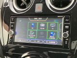 お気に入りの音楽を車内で手軽に楽しめます。CDやSDカード、Bluetoothなど、様々なメディアに対応しています。