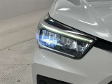 LEDヘッドライトとADB(アダプティブドライビングビーム)付で、夜間走行時の安心感が違います!ヘッドライトレンズ表面に剥がれ、うすい線傷がありますので、御来店時にご確認ください。