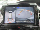 アラウンドビューモニター。クルマを上空から見下ろしているかのような映像で、駐車の際、周囲の安全を確認できます!