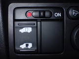 運転席からもスライドドアを楽々操作でスピーディーに!またスマートキーでも開閉できるので便利です。
