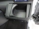 カップホルダーは運転席や助手席からちょうど手の届く位置です!!