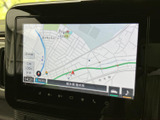 ナビゲーションシステムで、目的地までの道案内をサポート。スムーズな移動を可能にし、初めての場所でも安心です。運転に集中できます。