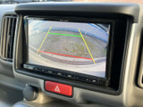 後方の状況を画面で確認できるので、駐車や車庫入れが格段に楽になります。安全運転をサポートする頼もしい機能です。