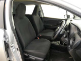 高いホールド性で運転姿勢が安定します。長距離ドライブでも疲れにくいのが魅力です。快適なドライビングライフをお送りください♪