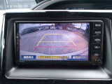 バックガイドモニターで、後方を確認しながら安心して駐車することができます。運転初心者も熟練者も必須の機能ですよ!