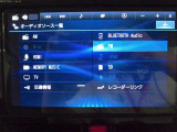 嬉しい装備です♪フルセグTV・DVD再生・Bluetoothオーディオに対応しています!!