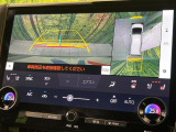 【パノラミックビューモニター】専用のカメラにより、上から見下ろしたような視点で360度クルマの周囲を確認することができます☆死角部分も確認しやすく、狭い場所での切り返しや駐車もスムーズに行えます。