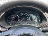 視認性の高いメーター類は、運転に必要な情報を的確にドライバーに伝えます。走行状況を把握しやすく、安全運転をサポートします。