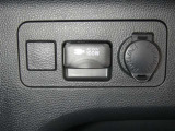 【電源コンセント】非常時やキャンプなどに役立つAC100V/100Wコンセント付きです。