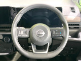 インテリアに合わせたデザインのステアリングは、運転される方のことも考え、運転しやすい形状、大きさです。是非一度、実際に触ってお確かめください。