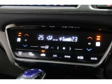 運転席と助手席の温度設定の変更が可能な左右独立タイプのデュアルエアコンです♪♪♪暑がりな人・寒がりな人も誰もが車内を快適にお過ごしいただけます♪♪♪