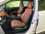 運転しやすい視界と操作性。スムーズなドライビングをサポートする、機能的な空間です。