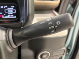 【オートライト】周りの明るさに応じて自動でヘッドライトの点灯・消灯ができる機能です!ライトの付け忘れ・消し忘れなどが無くなり、雨の日や夕方の走行も安心!トンネル通過時も便利ですね♪