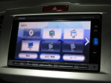 ナビゲーションは純正メモリーナビ(VXM-164VFi)を装着しております。AM、FM、CD、DVD再生、Bluetooth、フルセグTVがご使用いただけます。初めて訪れた場所でも安心ですね!