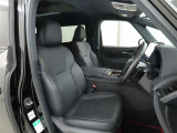 長時間の運転でも疲れにくいシートです。運転席は三人分のシートポジションを記憶します。