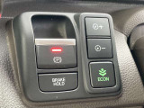 電動ブレーキ&オートホールドでブレーキ力を自動でキープ信号待ちなどの停車時に、ブレーキペダルを踏み続けていなくても自動的にブレーキ力がキープ。ペダルを踏み続けることによる足の疲れを緩和します。