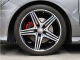 ■AMG18インチアルミホイール ■前後レッドブレーキキャリパー ■AMGスポーツサスペンション
