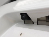 バックの苦手な初心者や女性にうれしいバックモニター 運転席の死角になる真後ろが確認できます。 (^^♪