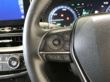 ステアリングスイッチ付き。前方から目を離すことなく操作することが可能です。