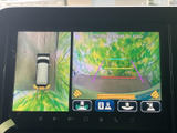 駐車時の安全性を高めるバックモニター。周囲の状況を鮮明に映し出し、狭い場所でもスムーズな駐車をサポートします。運転に自信がない方にもおすすめです。
