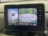 【マルチアラウンドモニター】専用のカメラにより、上から見下ろしたような視点で360度クルマの周囲を確認することができます☆死角部分も確認しやすく、狭い場所での切り返しや駐車もスムーズに行えます。