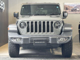 伝統のセブンスロットルグリルが一目でJeepと分かります。