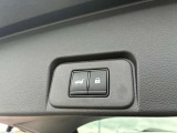 バックドアも電動です
