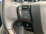 運転中、オーディオの操作をしてて、ハッとしたことはありませんか?ステアリングスイッチは、運転中でもハンドルでオーディオの操作が可能です。安全なドライブをサポートします。