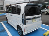 納車の前には、当社の整備工場でしっかり点検を行います。整備費用は車両価格に含まれます。