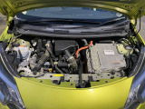 1.2Lの発電用エンジンとモータールームの画像です。