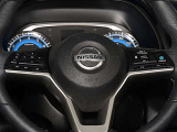ハンドル左側には、アドバンスドドライブアシストディスプレイ操作スイッチ、右側には、プロパイロット、ハンズフリー設定スイッチ
