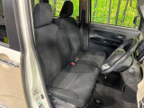 運転席まわりには十分なスペースがあり、大柄な方でもゆったり運転していただける環境です。